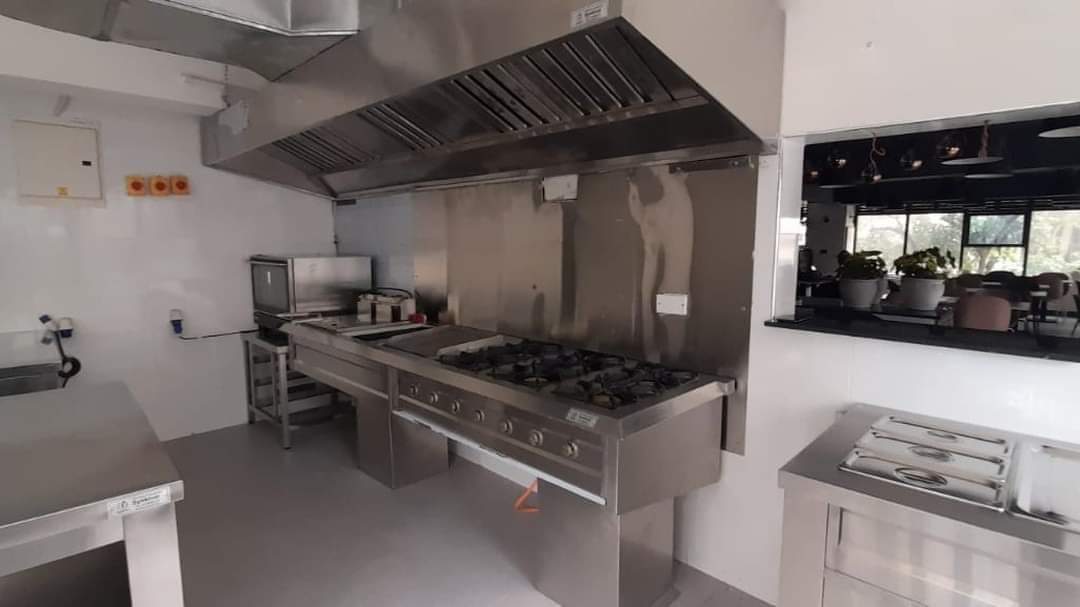 combined cooker and kitchenhood